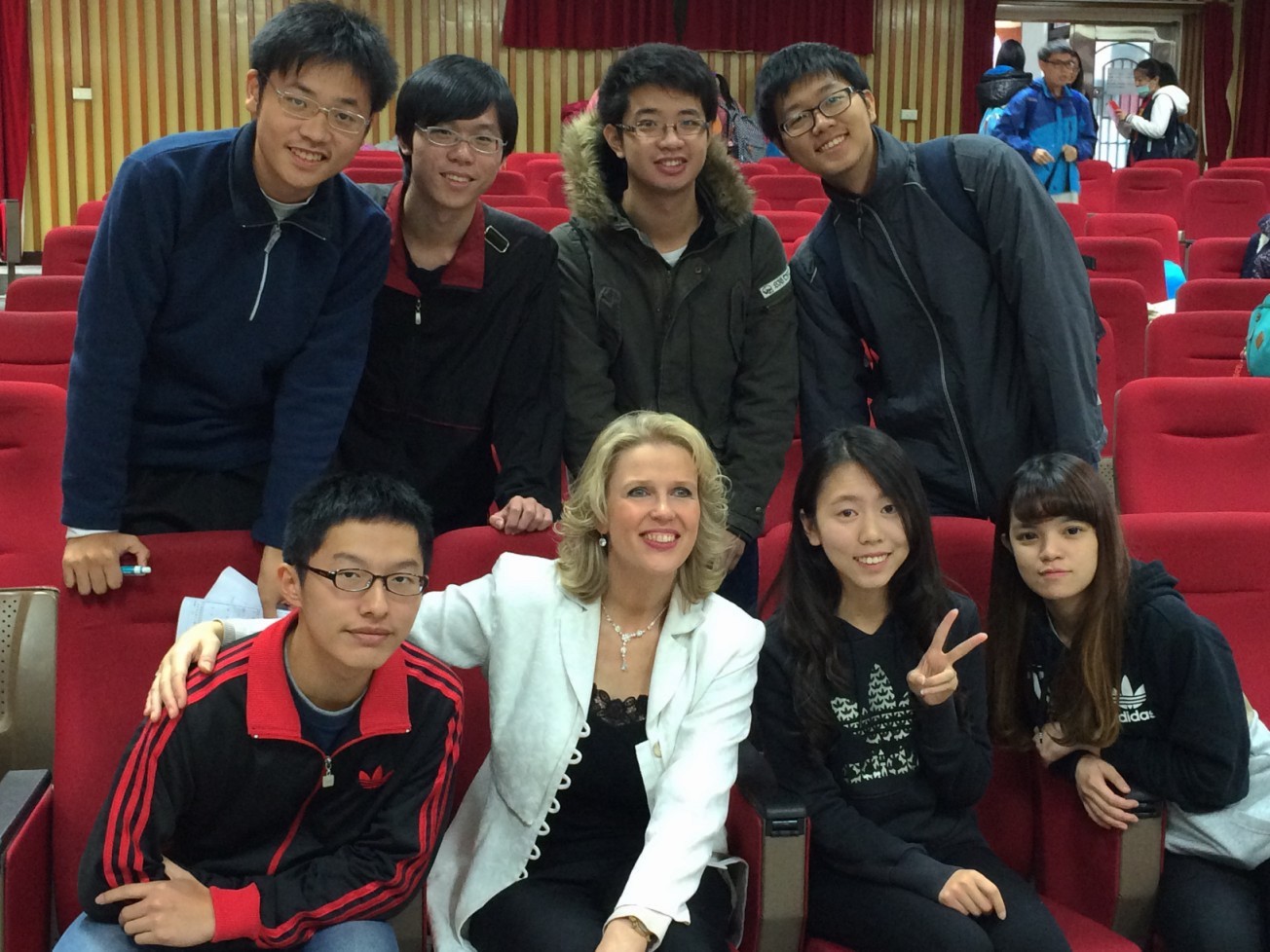 17 Gruppe Uni Garten